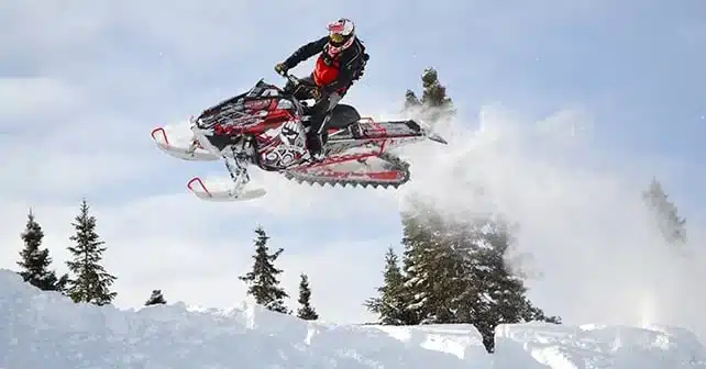 Motoneige aux Monts-Valin